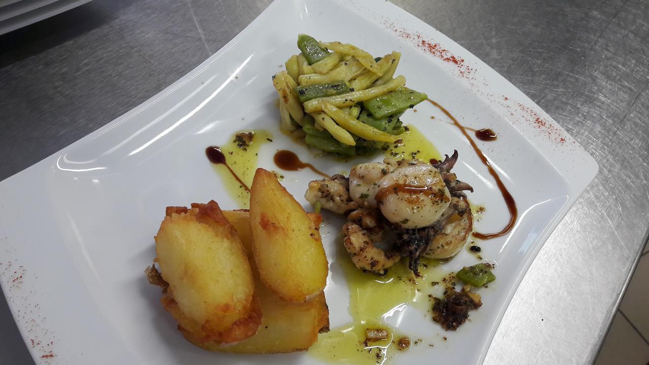 Logis Hotels - Hotel Le Boulevard Mazamet Esterno foto